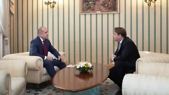 Радев разговаря с Вархеи за РСМ на „четири очи“ в президентството