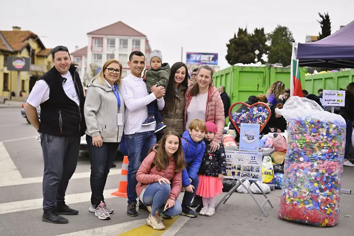 Събират капачки и стотинки за детска линейка във Варна