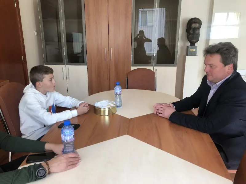 Най-младият репортер от Враца взе интервю от Областния управител Стефан Красимиров