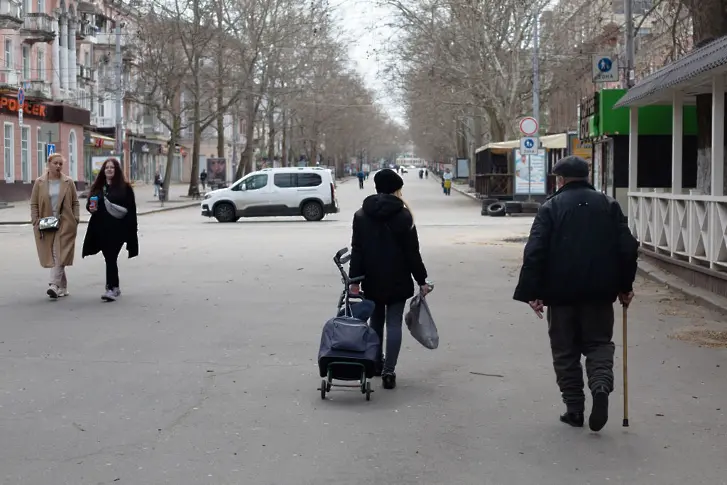 „Градът умира“. Как живеят хората в окупирана Южна Украйна
