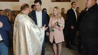 Премиерът Кирил Петков посрещна Великден в Царево 