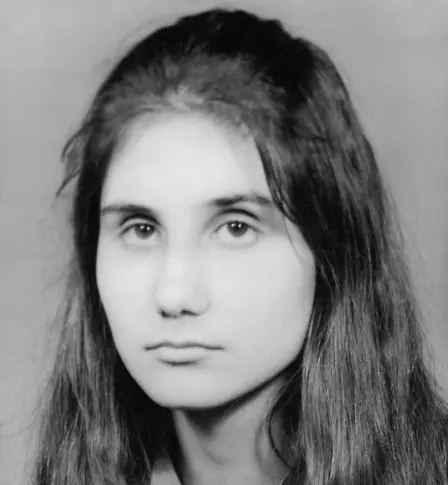 На днешния ден е родена поетесата Петя Дубарова, споделила съдбата на поети като Пеньо Пенев и Пейо Яворов...