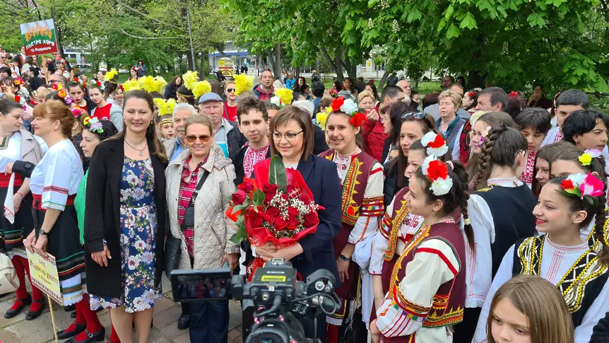 Нинова: Позицията на БСП да напусне коалицията, ако се изнася оръжие за Украйна, няма да се промени