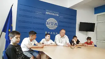 Деца от клуб по журналистика се срещнаха с журналисти от Враца
