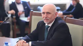 Министър Събев нарече Радев шарлатанин, преструващ се на демократ