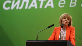 С остри критики към правителството, Мая Манолова учреди партията си „Изправи се България”