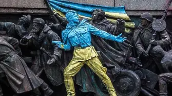 Паметникът на съветската армия ще бъде опакован със знамената на България и Украйна