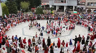Уникален ритуал ще събере стотици на площада в Добринище 
