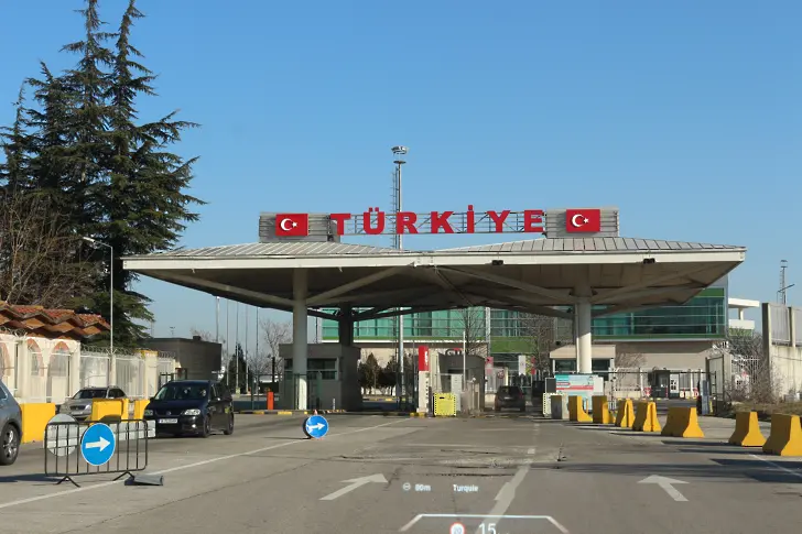 БАБХ спря на границата вноса на над 700 кг млечни продукти от Турция