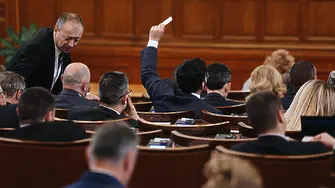 Депутатите обсъждат три предложения за изпращане на военна помощ на Украйна