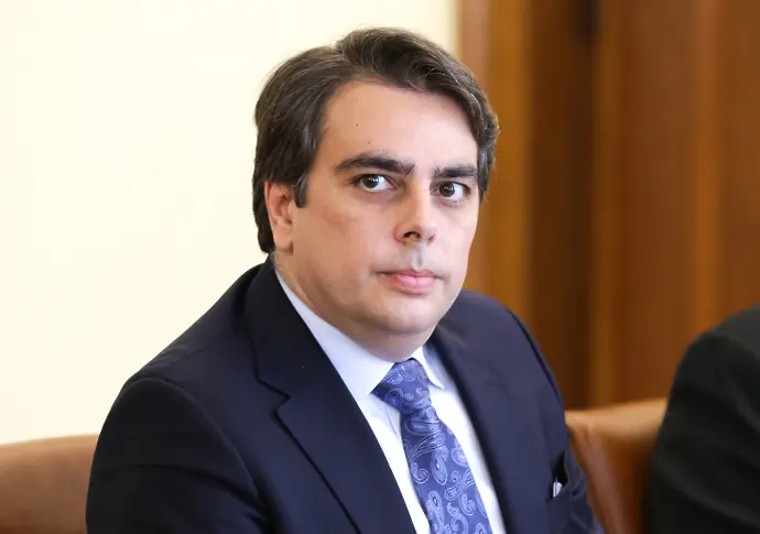 Асен Василев: България ще поиска временно изключение от петролно ембарго срещу Русия