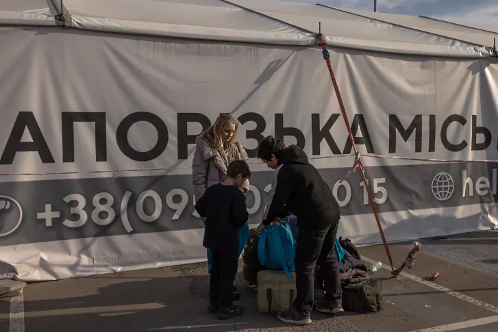 Украинските власти заявиха, че Русия е нарушила условията за евакуиране от „Азовстал“