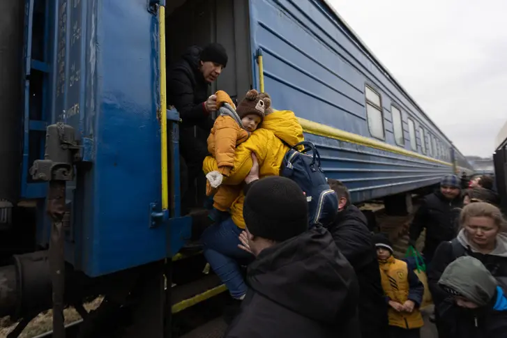 Киев: Почти 500 цивилни са евакуирани от Мариупол, операцията продължава