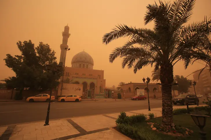 Пясъчна буря в Ирак изпрати над 1000 души в болница (видео+снимки)