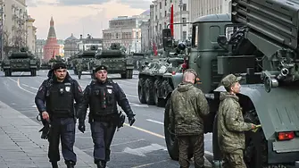 Тагарев по Дарик за 9-и май: Възможно е Путин не да обяви победа, а война 