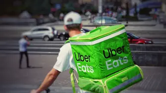 „Uber“ на загуба въпреки съживяването на споделените пътувания