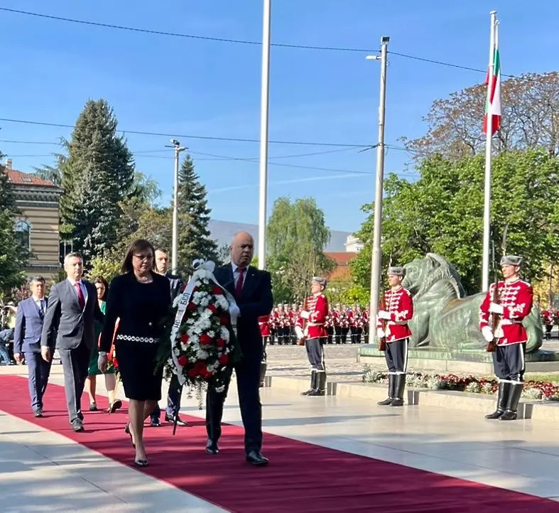 Нинова: Днес свеждаме глава пред хилядите, дали живота си в борбата срещу хитлерофашизма