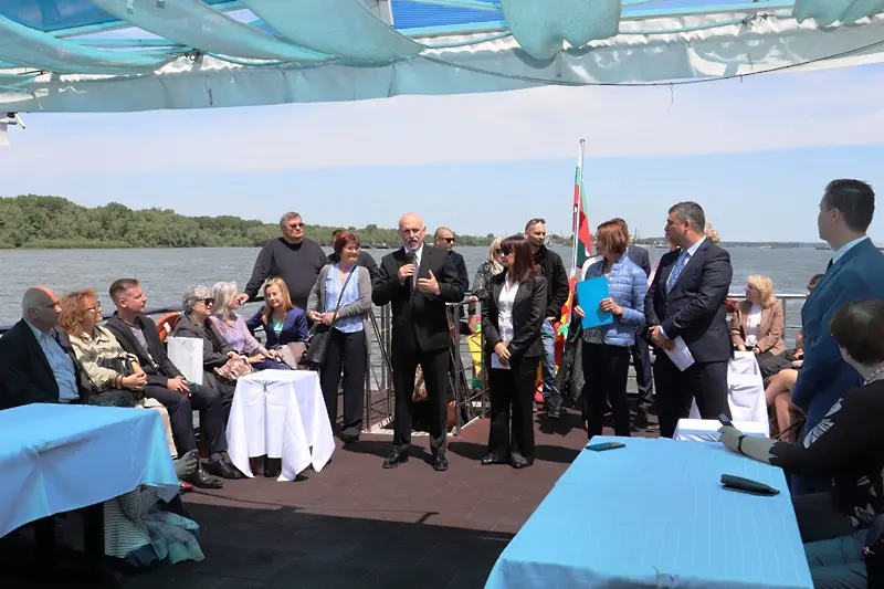 Николай Събев бе домакин на панорамна разходка с кораба „Русчук“ по р. Дунав