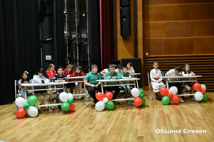 Отбори от 11 сливенски училища се включиха в състезанието „Пиша и чета правилно“