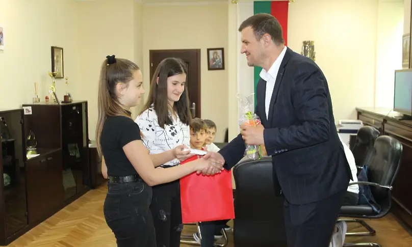Хасковският кмет с „Отворени врати“ за ученици