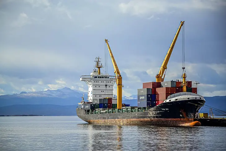 Руски кораб с украинско зърно акостира в Сирия