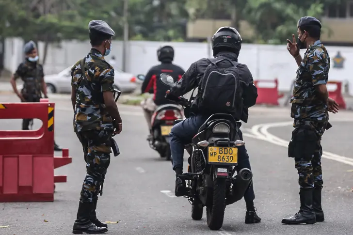 Армията на Шри Ланка заповяда стрелба срещу участниците в безредиците