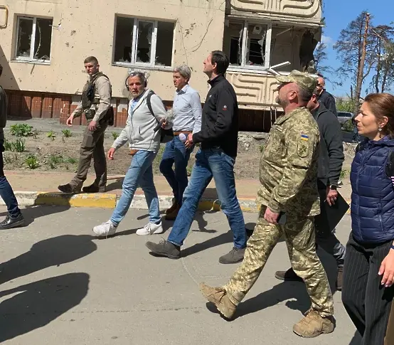 Външният министър на Нидерландия се скри в бомбоубежище в Киев заради въздушна сирена