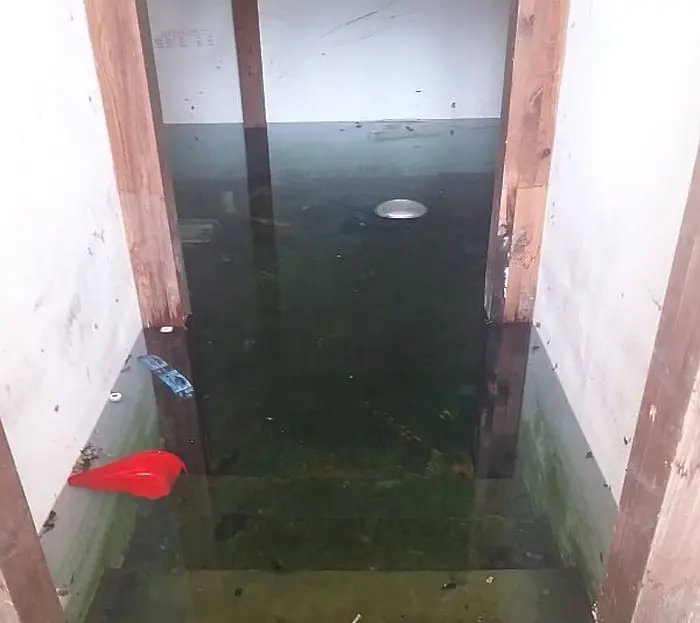 Подпочвени води рушат затворения аквапарк в Благоевград