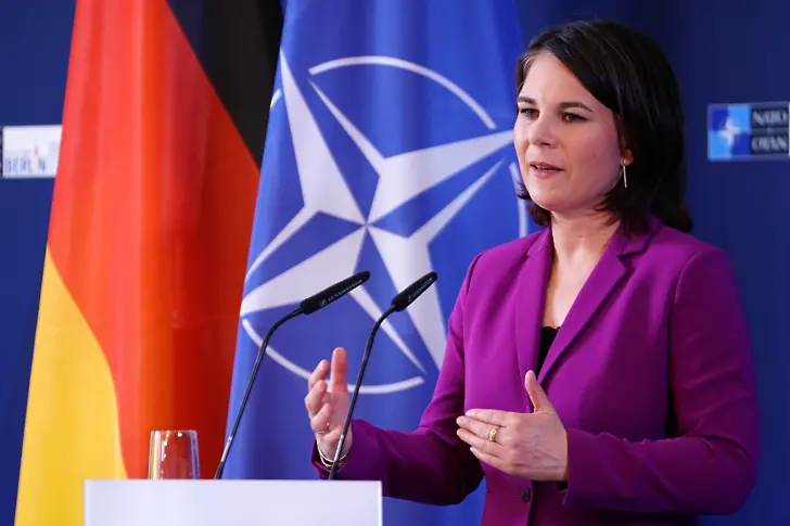 Бербок: Финландия и Швеция по същество вече са членки на НАТО