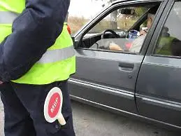 Шофьор се опита да даде 10 лв. подкуп на полицай - задържаха го в ареста 