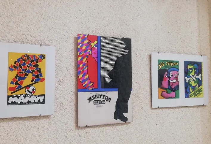 Изложба със 110 плаката на Людмил Чехларов бе открита в добричката галерия