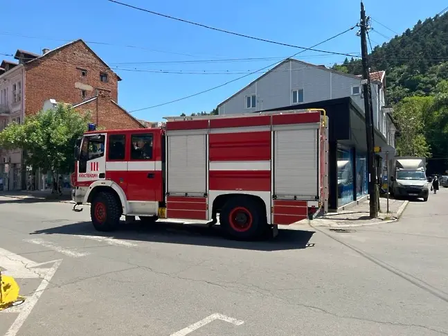 Товарен автомобил горя в района на открития рудник в Бобов дол