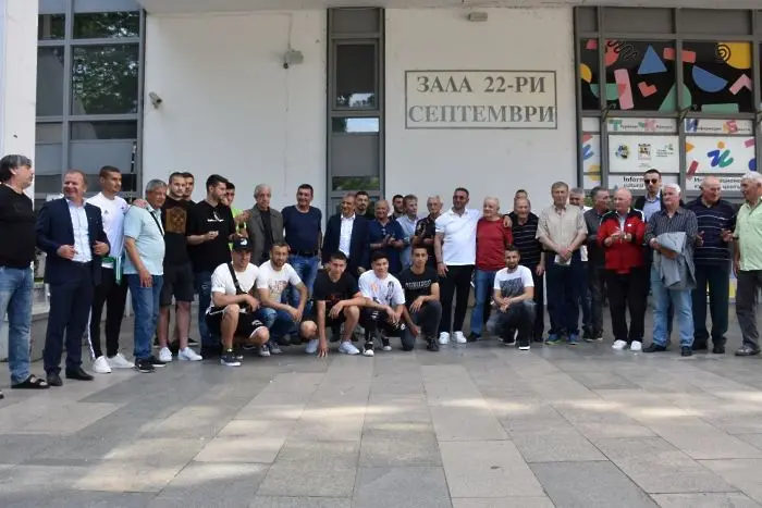 „100 години футбол с любимия отбор“ събра стотици фенове на спорта в Благоевград