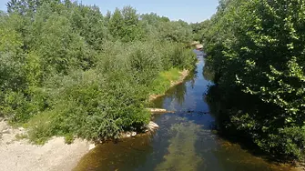Река или гора е участъкът на Стряма в Трилистник? Кметът: има опасност реката да залее селото (снимки)