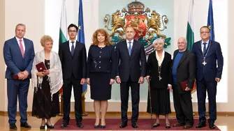 Румен Радев удостои с висши държавни отличия изявени дейци на културата