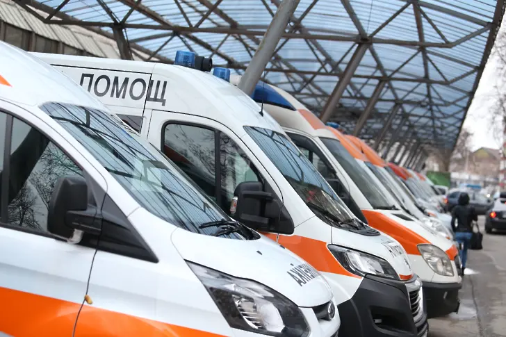 Катастрофа между линейка и автомобил предизвика задръстване в София