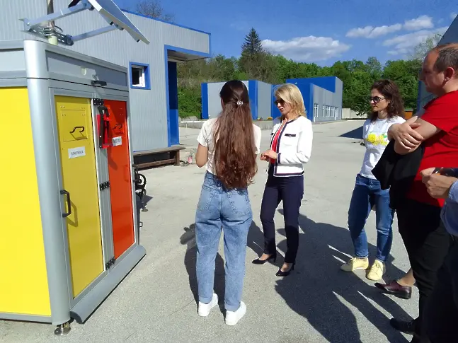Габровска фирма създаде умни къщички за отпадъци