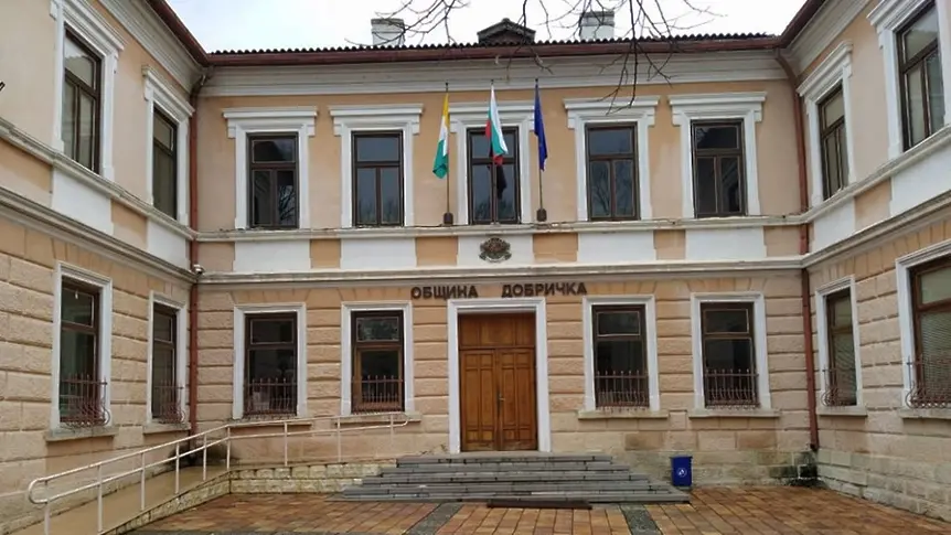 Връчват отличия на педагози и ученици от община Добричка на 20 май