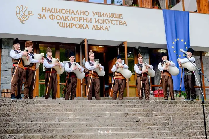 Националният фолклорен конкурс „Широка лъка пее, свири и танцува“ ще се проведе през юни 