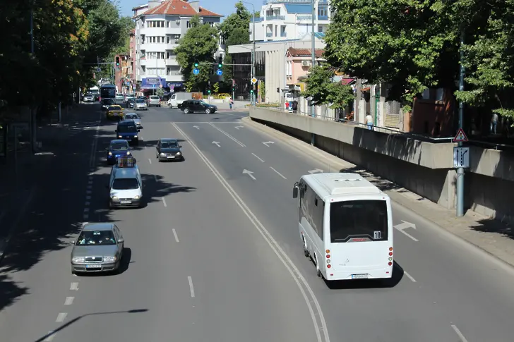 Затруднения в трафика и в придвижването с автобуси заради протеста на превозвачите