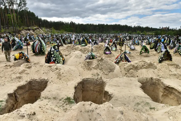 Близо 1300 тела на цивилни са открити в района на Киев