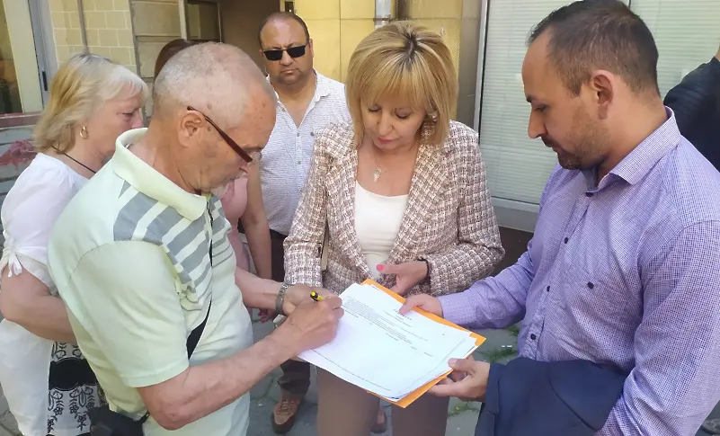Мая Манолова защитава пенсионери в Хасково