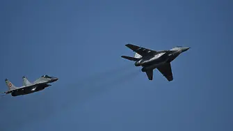 Нова бомбена заплаха за пътнически самолет вдигна българските МиГ-29
