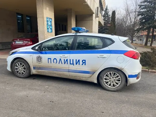 Шофьор с 2,52 промила алкохол се удари в пътен знак