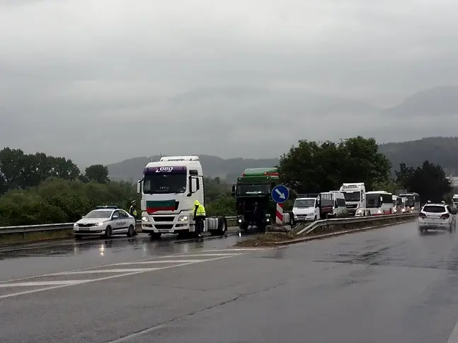 За втори път работещите в транспортния сектор в Дупница излязоха на протест