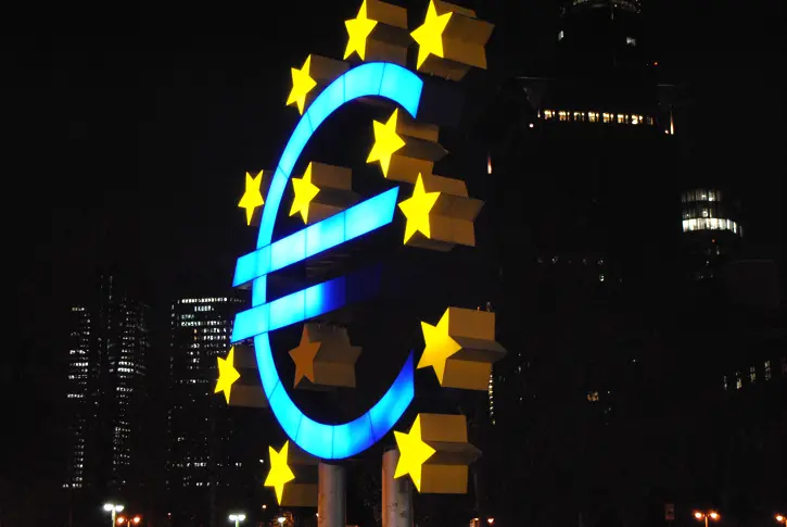 Защо до шест месеца 1 евро „неизбежно“ ще струва 1 долар