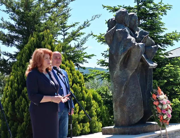 Паметник на Светите братя откри вицепрезидентът Йотова край Созопол