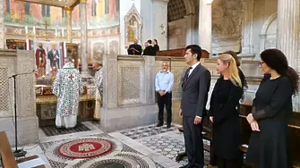 Премиерът се поклони пред мощите на Св. Кирил (видео)