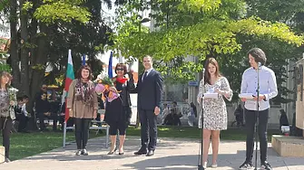 Кметът награди изявени педагози от Добрич
