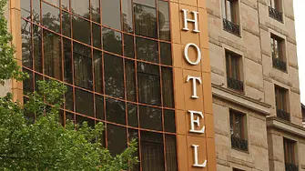 Половината от хотелите оставят настанените при тях бежанци